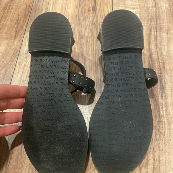 Sandals - Picture 1 of 3